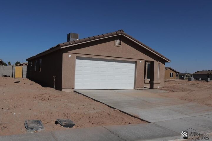 Property Photo: 303 W 14 St AZ 85350