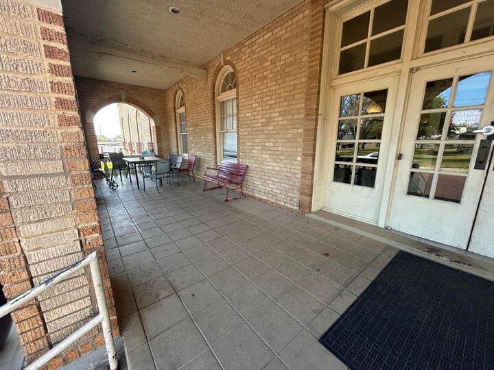 Property Photo:  120 S Russell Street  TX 79065-6452 