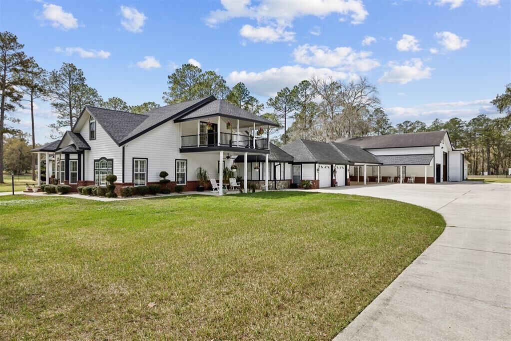 Property Photo: 376488 Kings Ferry Road FL 32046