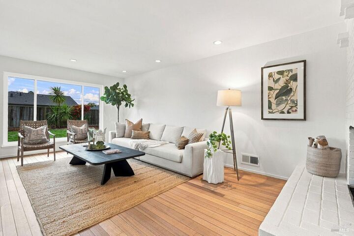 Property Photo: 29 Tradewind Passage CA 94925