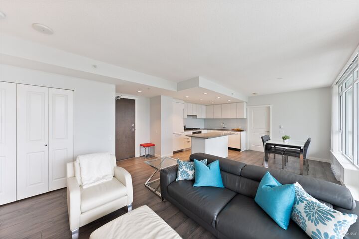 Property Photo: 2388 Madison Avenue 3207 BC V5C 0K8