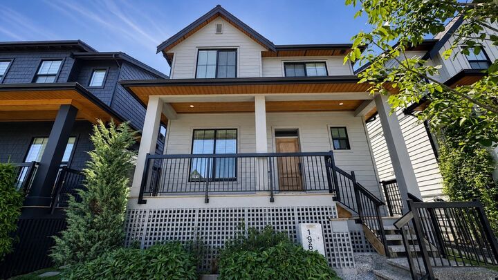 19664 76A Avenue — photo 1