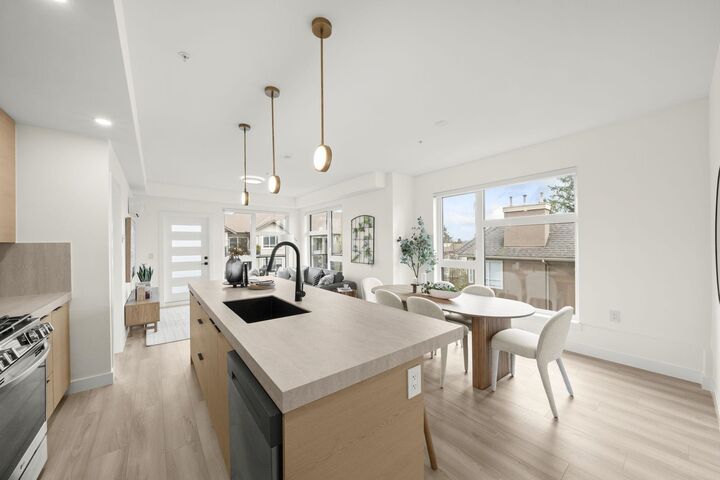 15353 17 Avenue 304 — photo 1