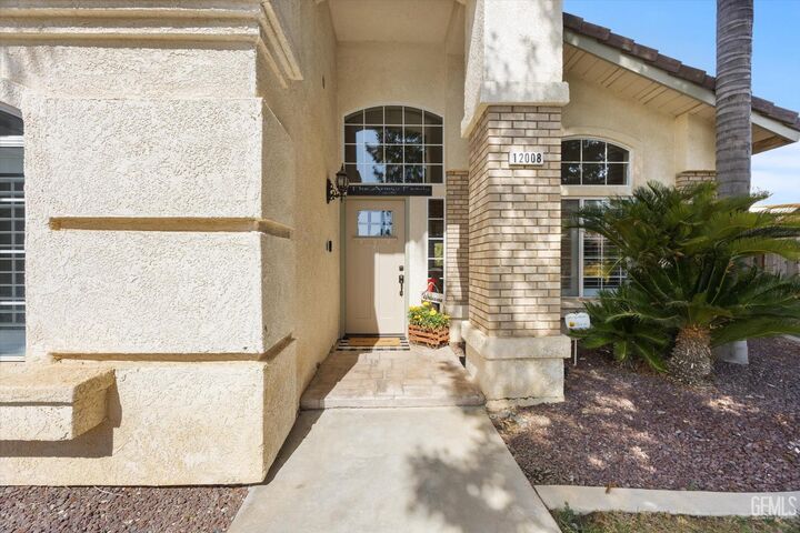 Property Photo:  12008 Ernestina Court  CA 93306 