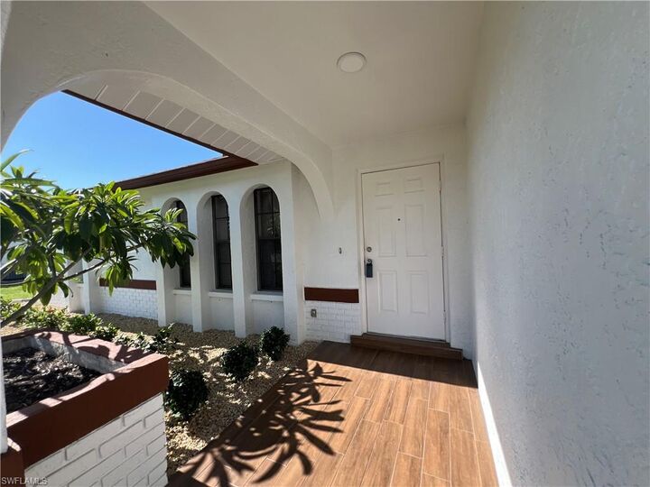Property Photo:  231 SW 33rd St  FL 33914 
