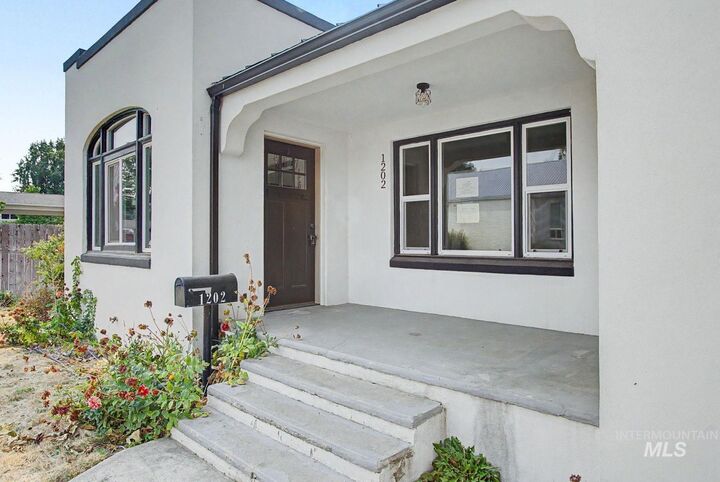 Property Photo: 1202 9th Street WA 99403