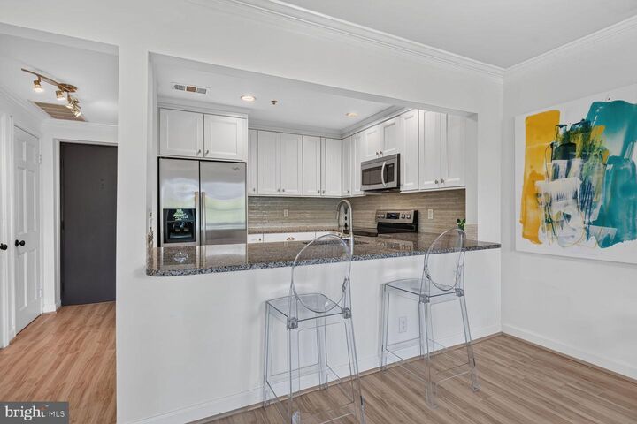 Property Photo:  125 N Lee Street Dh407  VA 22314 
