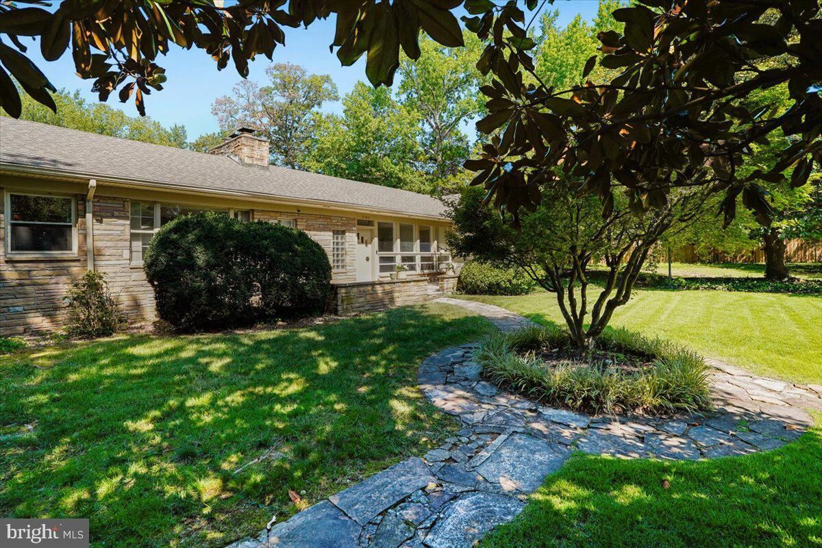 Property Photo:  8106 W Boulevard Drive  VA 22308 