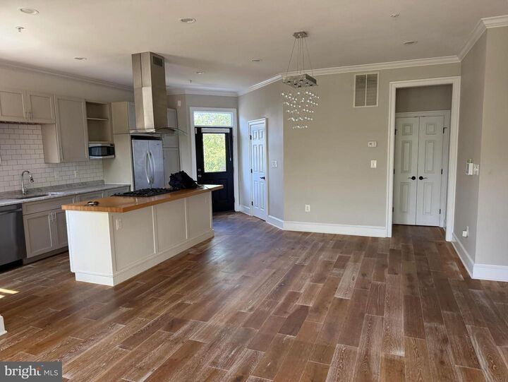 Property Photo: 1804 Independence Avenue SE 2 DC 20003
