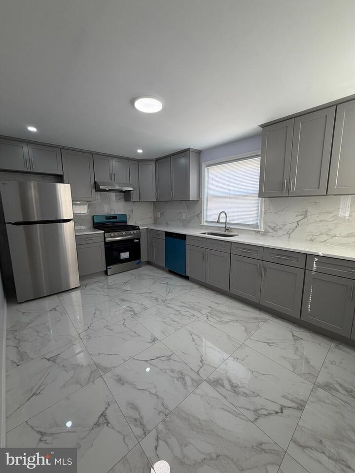 Property Photo:  7913 Bradford Street  PA 19152 