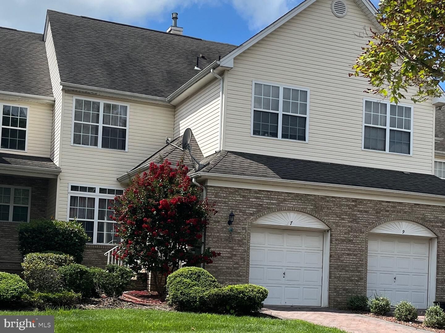 Property Photo:  7 Shelley Circle  NJ 08520 