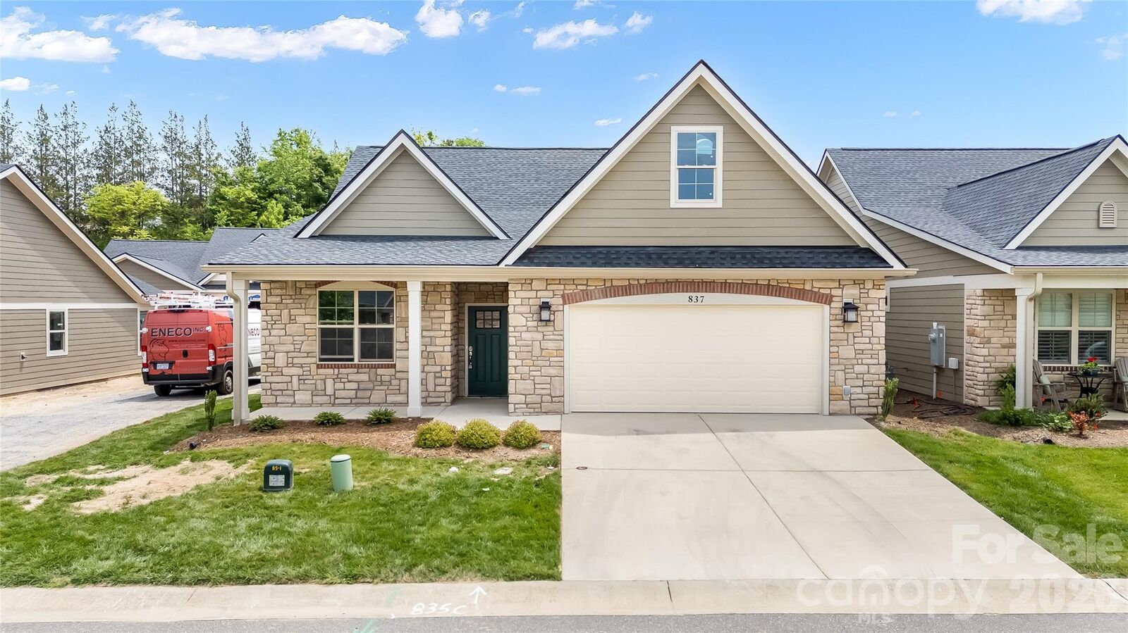 Property Photo: 827B Wynnshire Drive 65 NC 28601