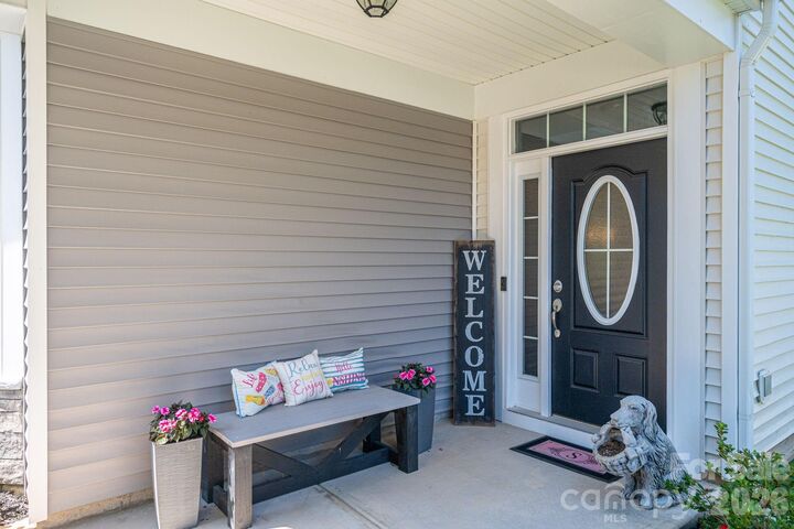 Property Photo:  424 Planters Way  NC 28120 