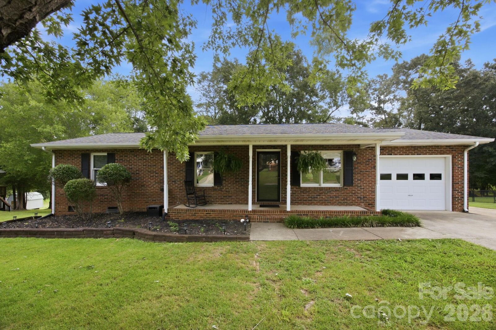 Property Photo: 105 Ashburne Drive NC 28152