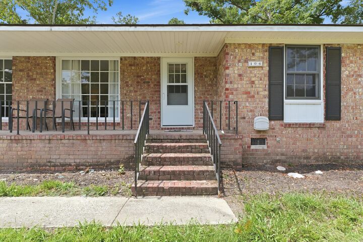 Property Photo:  106 Kent Circle  SC 29456 