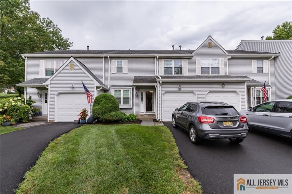 Property Photo:  17 Heritage Court  NJ 08628 
