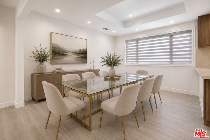 Property Photo:  927 S Wooster St, Unit 2  CA 90035 