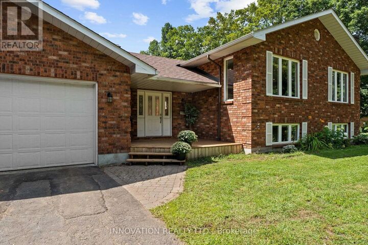 Property Photo:  504 Thomas Street  ON K7C 3J9 