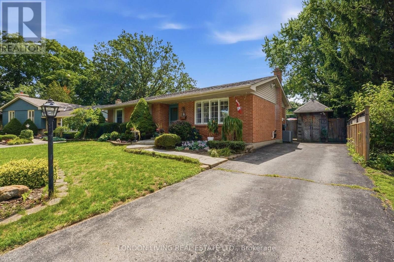 Property Photo: 7 Glenburnie Crescent ON N5X 2A1