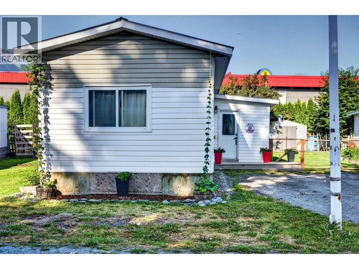 Property Photo: 1422 Golden View Road 5 BC V0A 1H1