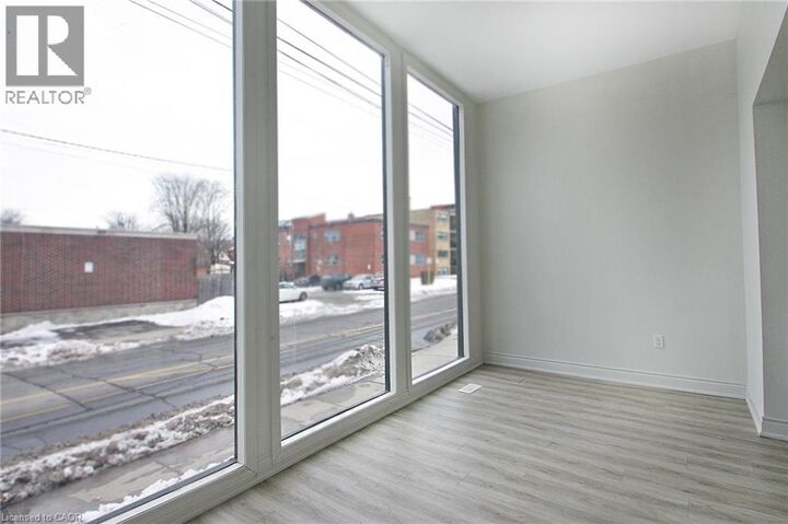Property Photo:  76 Wentworth Street South  ON L8N 2Y9 