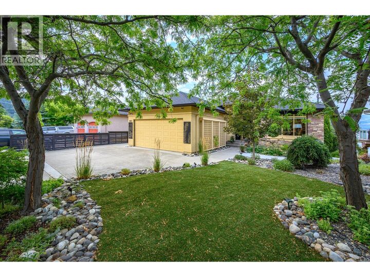Photo de la propriété:  8615 Okanagan Landing Road  BC V1H 1J6 