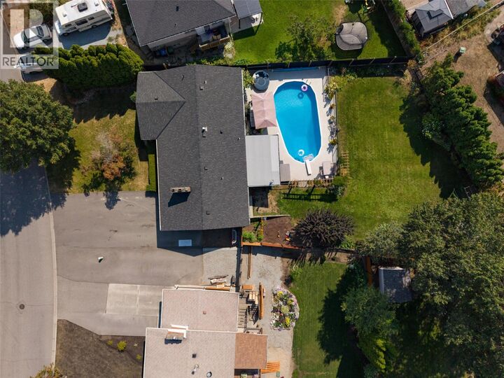 Property Photo: 1126 Pinecrest Lane BC V1Y 4L5