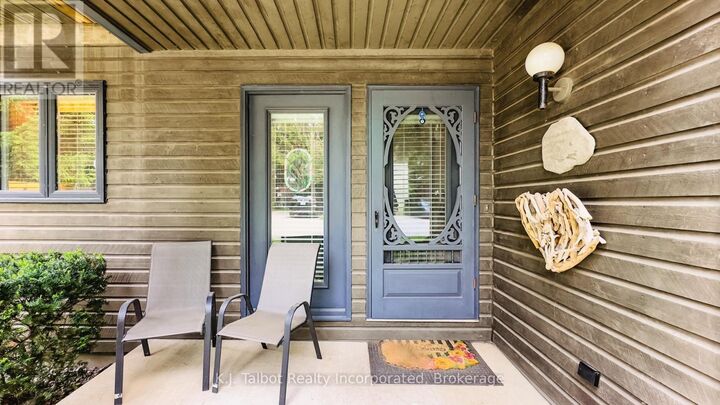 Property Photo:  76582 Jowett's Grove Road Unit 4  ON N0M 1G0 