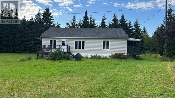 733 Lakeview Road — photo 1