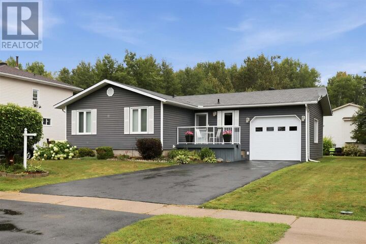 Property Photo:  86 Glen Ave  ON P6A 5E2 