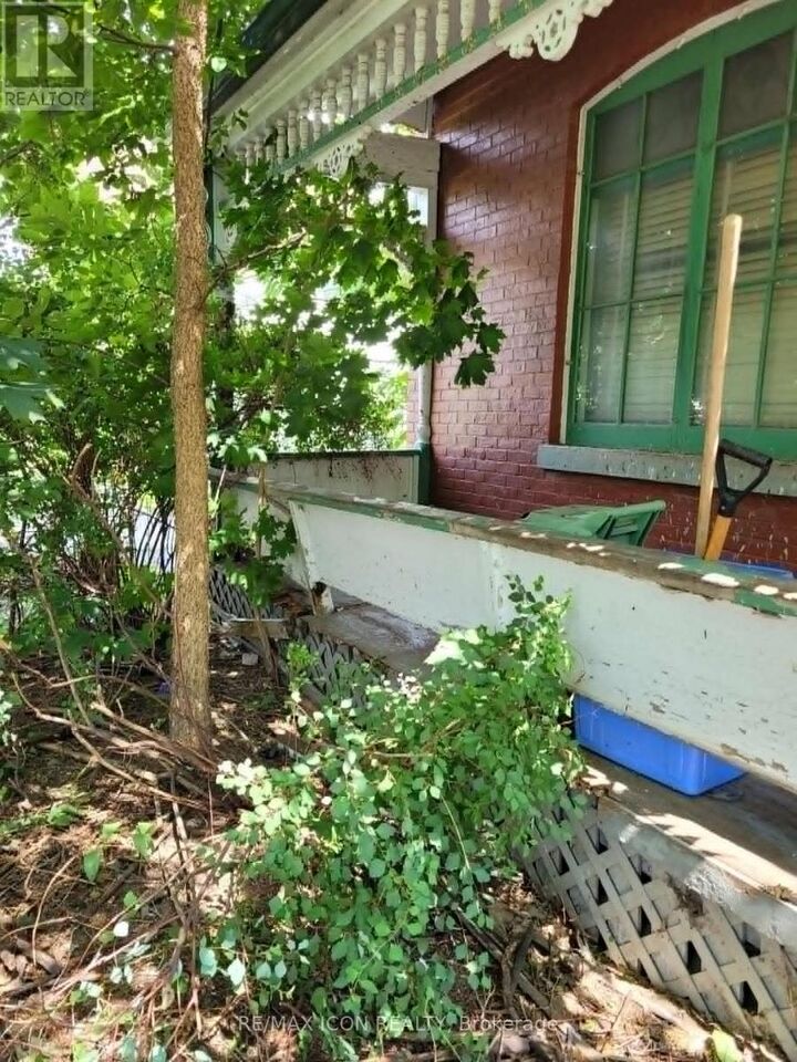 Property Photo:  184 William Street  ON N6B 3B7 