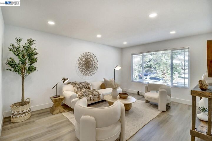 Property Photo: 2362 Renfield Way CA 95148