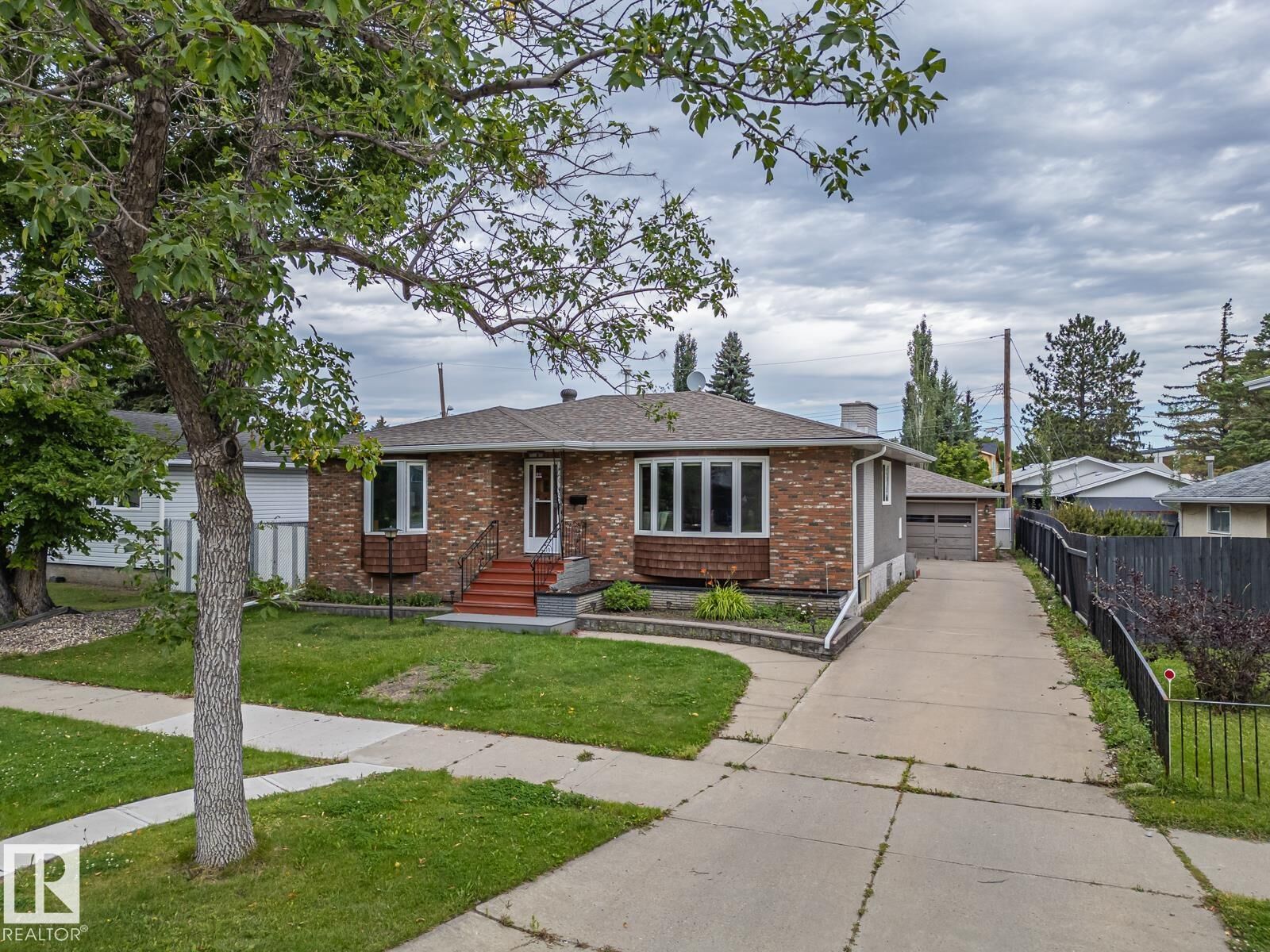 Property Photo:  16706 80 Avenue NW  AB T5R 3N2 