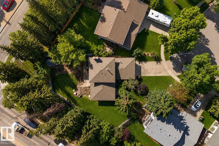 Property Photo:  21 Bradburn Crescent  AB T8N 2J8 