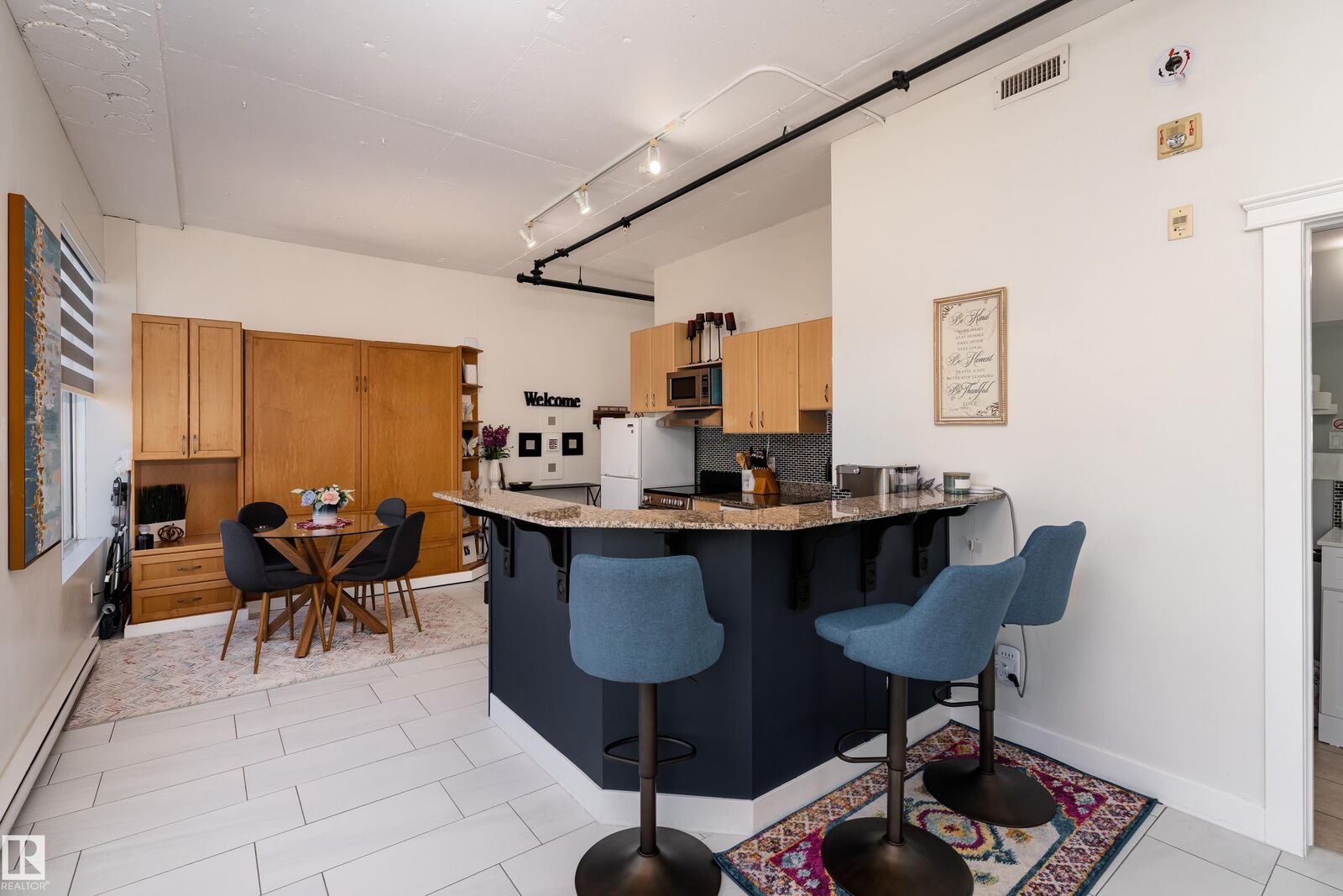 Property Photo:  10024 Jasper Avenue NW 1409  AB T5J 1R9 