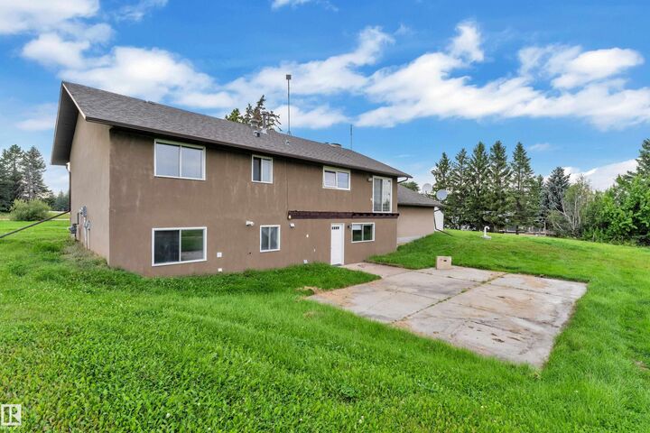 Property Photo:  51561 Rge Road 224 217  AB T8C 1H5 