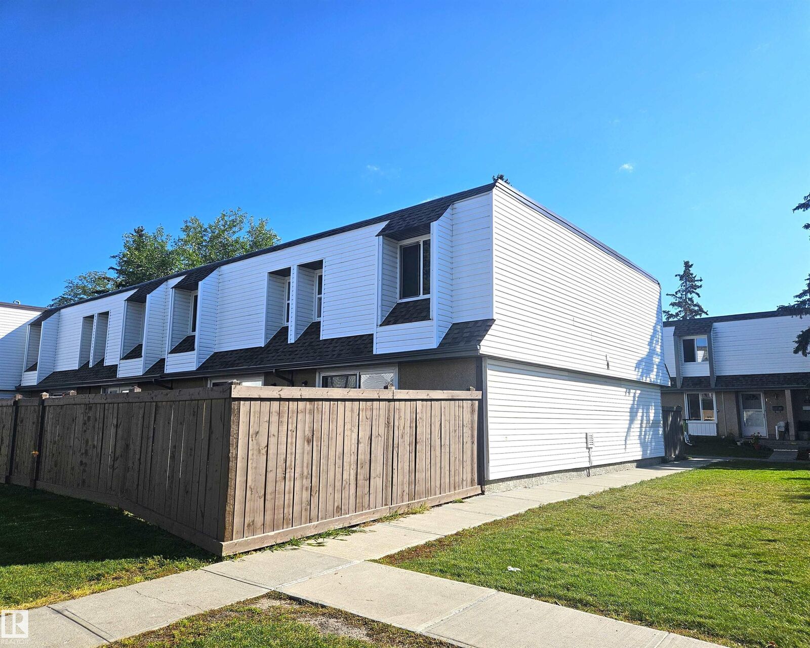 Property Photo:  1 Garden Grove NW D1  AB T6J 2L3 