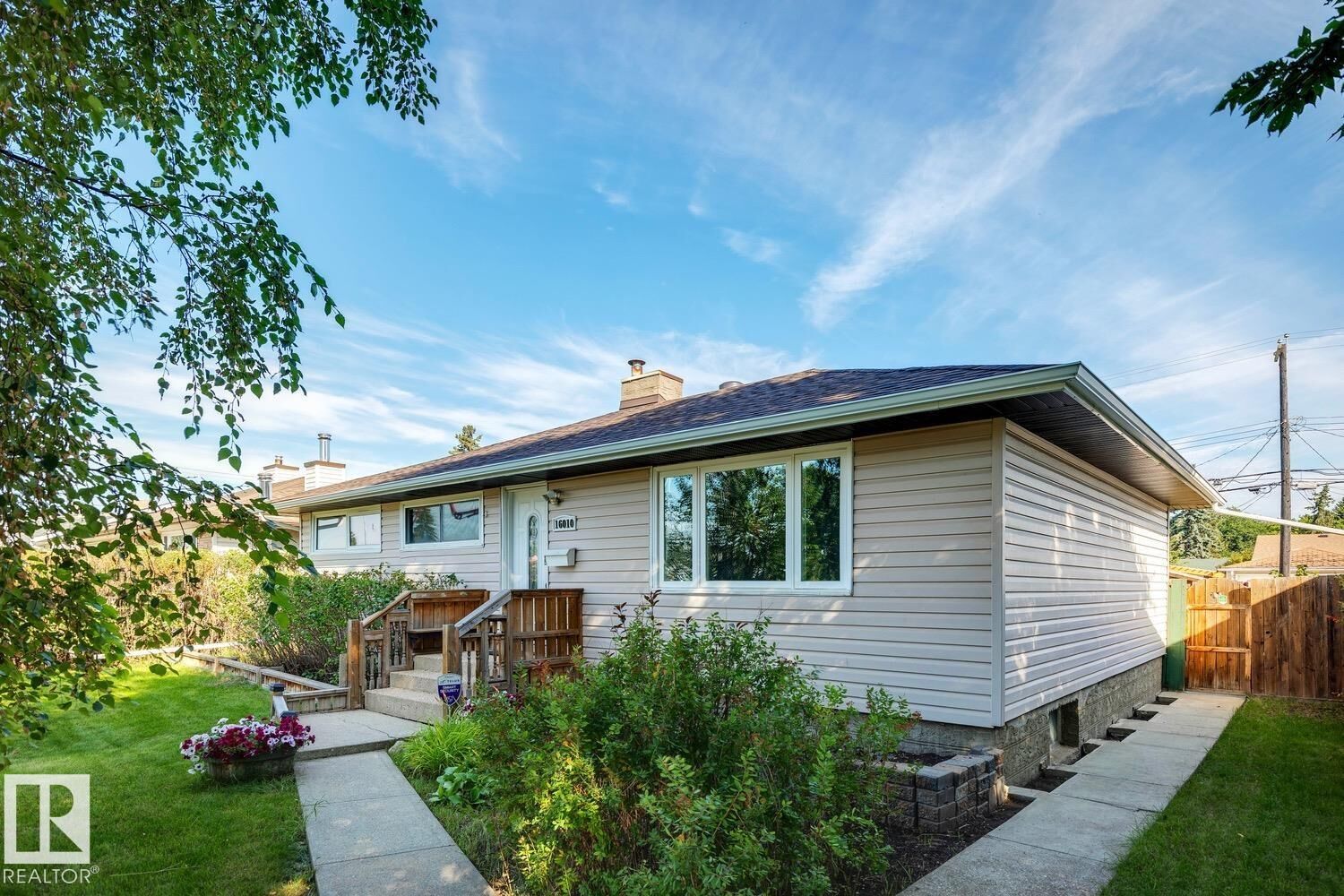 Property Photo:  16010 87 Avenue NW  AB T5R 4G9 