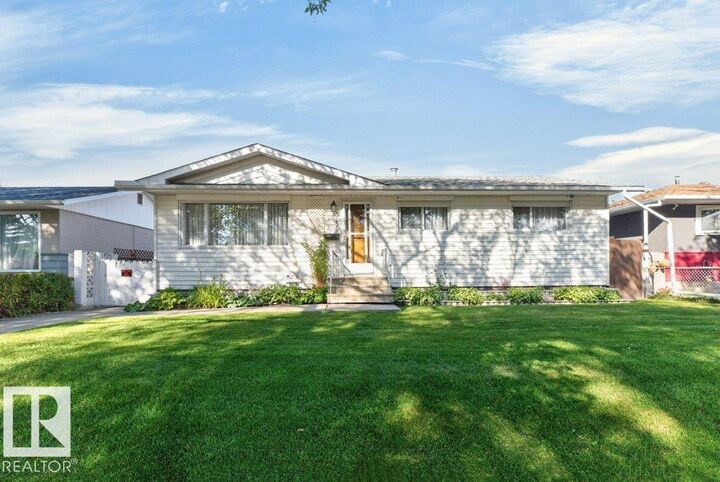 Property Photo:  11042 152 Street NW  AB T5P 1Z8 