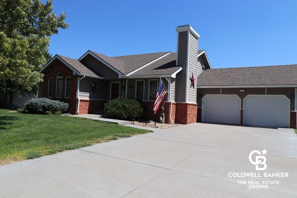 Property Photo:  104 Hampton Court  KS 67846 
