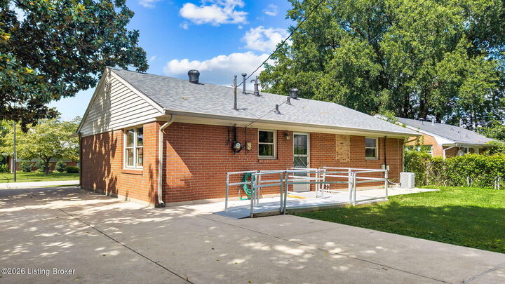 Property Photo: 3107 Maywood Pl KY 40220
