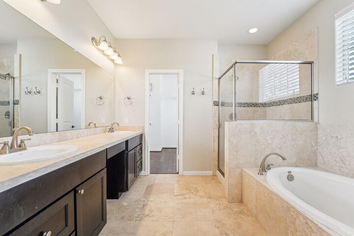Property Photo:  2421 Beall Street  TX 77008 