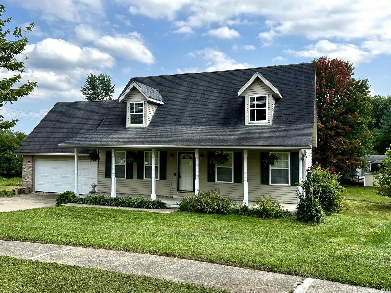 Property Photo: 1213 W Woodhill Drive IN 47403