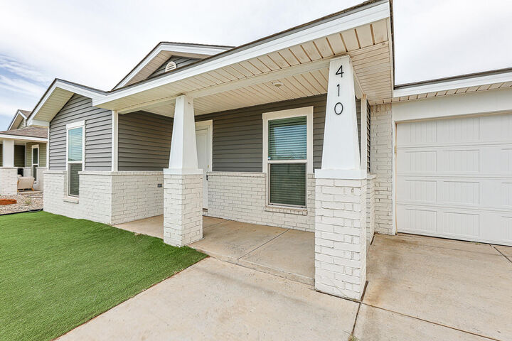 Property Photo:  410 E 30th Street  TX 79382 