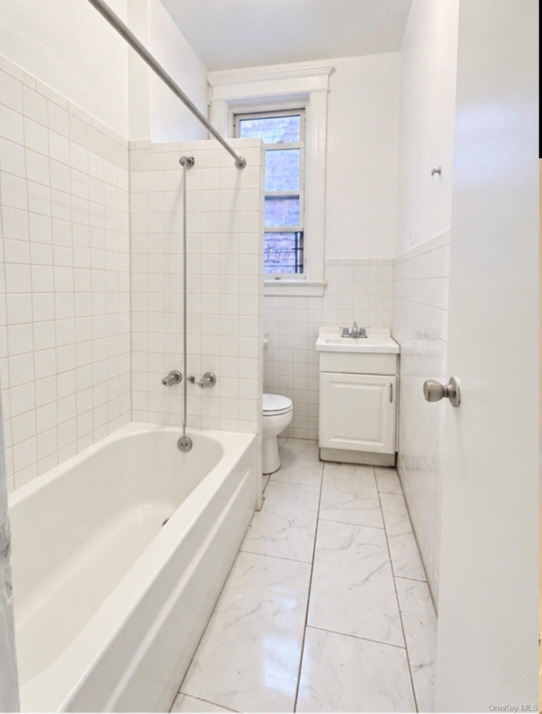Property Photo: 786 Garden St. 2 NY 10460