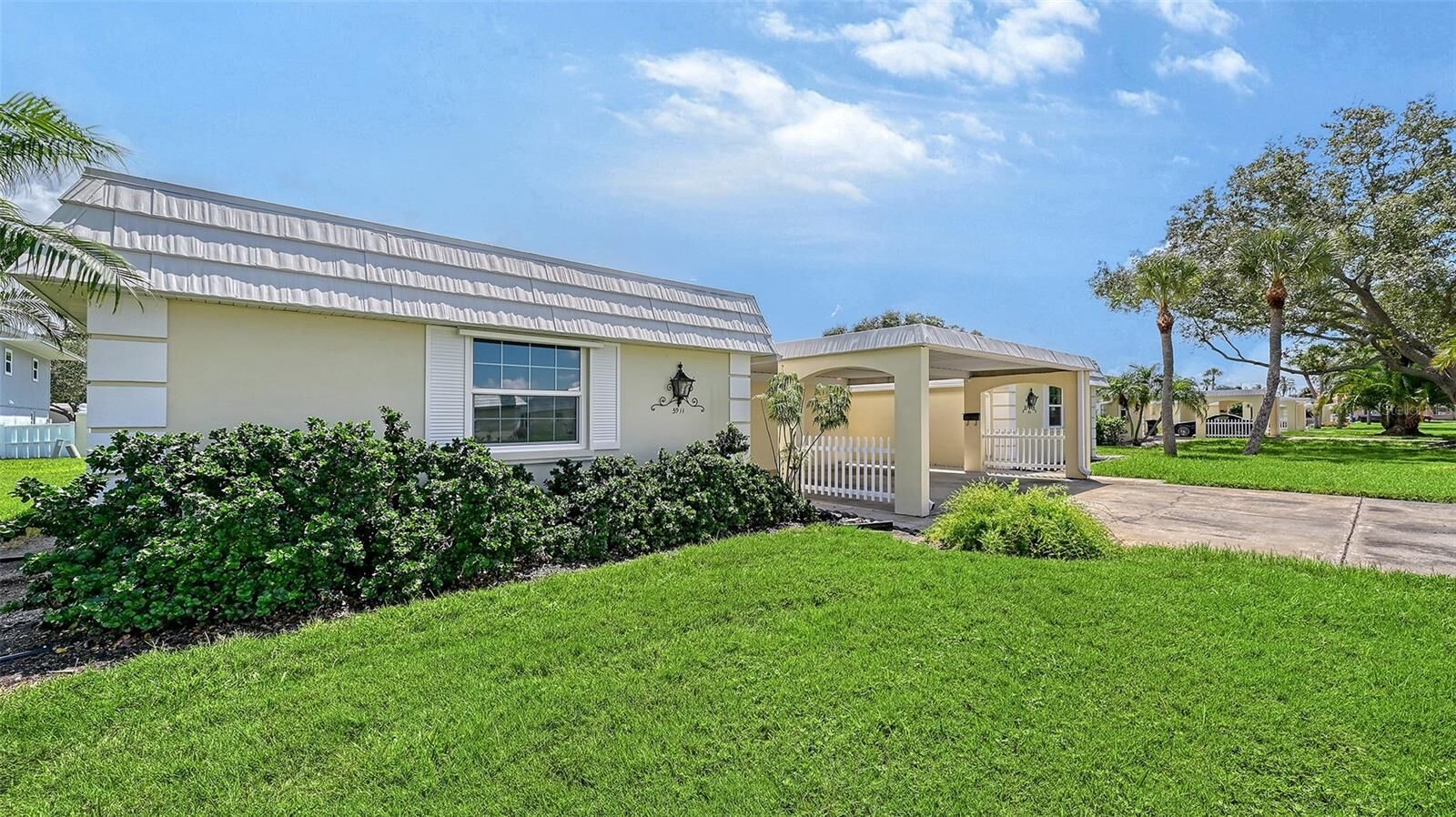 Property Photo:  5911 Tidewood Avenue 3  FL 34231 