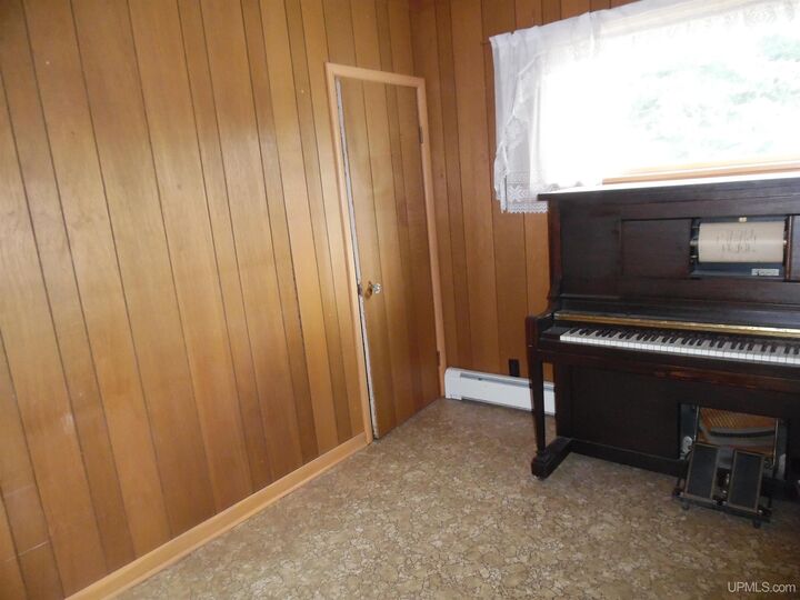 Property Photo:  55888 Lake Linden Avenue  MI 49913 