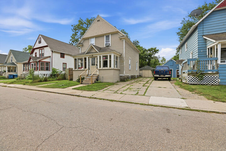 Property Photo:  1612 Hays Park Avenue  MI 49001 