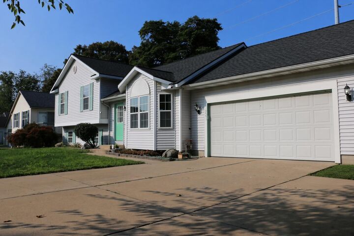 Property Photo:  2591 W Pine Lane  MI 49424 
