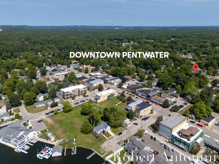 Property Photo: 259 S Wythe Street MI 49449